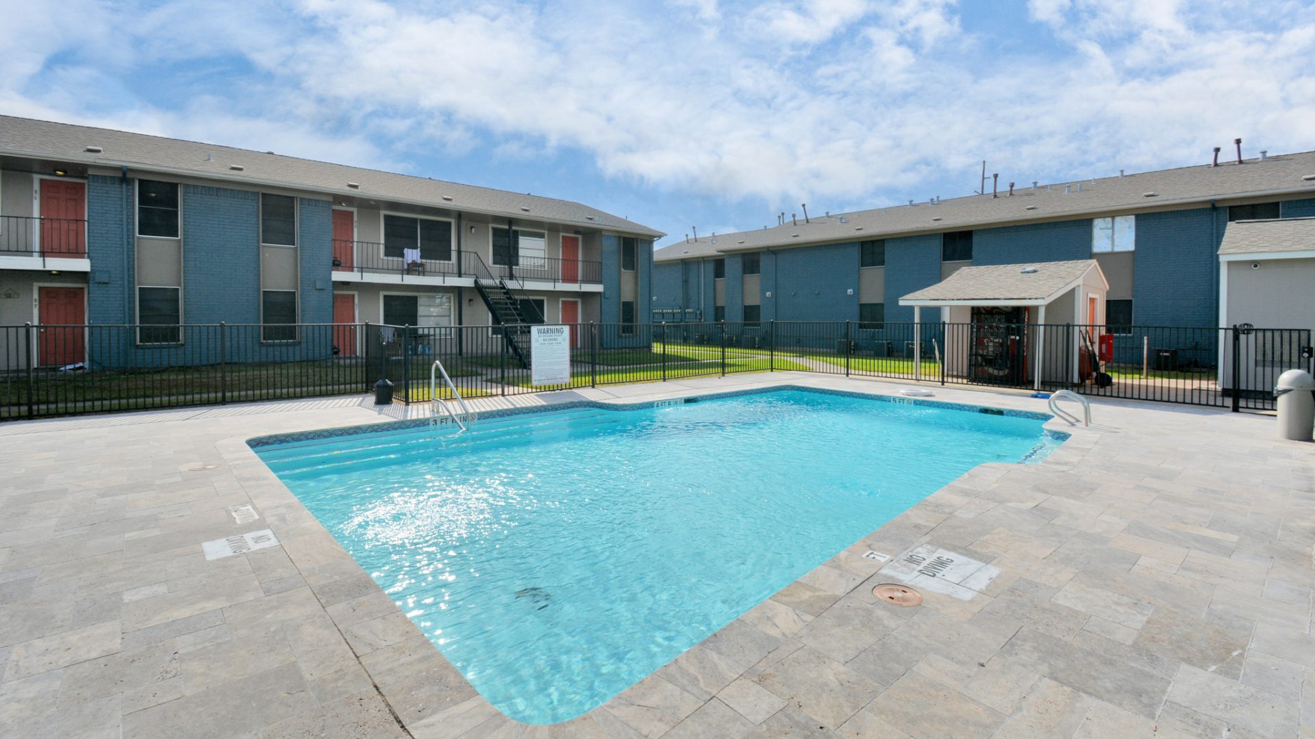 the pool at The  Crossings at 31st